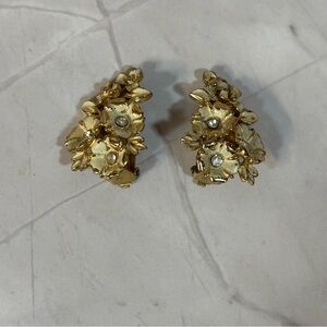 Vintage Designer Signed Charel Enamel Cream Flower Clip On Earrings Gold Tone